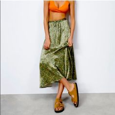 Nwt Zara Green Printed High Waisted Skirt With Elastic Drawstring Waistband. Zara Tiered Skirt For Vacation, Zara Relaxed Maxi Skirt For Summer, Zara Summer Flowy Maxi Skirt, Casual Summer Maxi Skirt With Tie Waist, Zara Flowy Summer Maxi Skirt, Zara Flowy Maxi Skirt For Summer, Zara Spring Gathered Skirt, Zara Flowy Maxi Skirt For Vacation, Zara Gathered Skirt For Spring