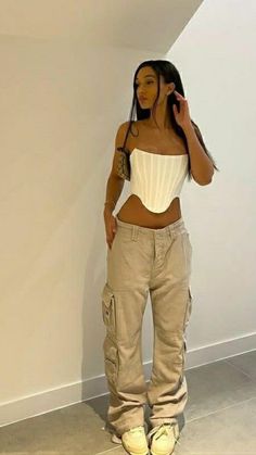 Cute and Aesthetic winter outfit inspo with beige cargo pants for girls #beige #trousers #winteroutfit #outfits #beigetrousers #outfitinspo #girlsoutfits #cute #aesthetic How To Style Cream Baggy Pants, Baggy Pants And Corset, Corset And Joggers Outfit, Beige Corset Top Outfit, Khaki And White Outfits Womens Fashion, Corset Baggy Pants, White And Beige Outfits, Outfits With White Corset, Beige Outfit Streetwear