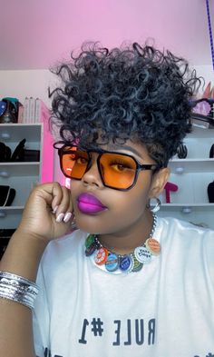 Curly Hair Pieces, Natural Hair Woman, Black Women Short Hairstyles, Bottle Cap Necklace, Tapered Natural Hair, Beautiful Gray Hair, Junk Jewelry, No Cap, Curly Hair Wig