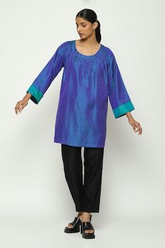 Blue dress with stitchline thread embroidery and contrast bordered sleeve hem. - Aza Fashions Blue Fitted Tunic Kurta, Blue Fitted Long Sleeve Tunic, Blue Silk Straight Kurta Dress, Blue Fitted Tunic, Work Dress Women, Dresses Short Blue, Work Dresses For Women, Thread Embroidery, Work Dress