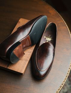 Cool Shoes For Men, Shoes For Guys, Belgian Loafers, Footwear Photography, Mens Loafers Shoes, Cool Shoes, Creative Shoes