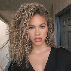 Shaz on Instagram: “Who is she? And WHY IS SHE THIS BEAUTIFUL? Why have i posted her? Why would i give my partner more excuse to see this.” Camila Kendra, Biracial Hair, Blonde Curly Hair, Long Curly Hair, Curly Girl, Blonde Balayage, Long Curly, Curly Hairstyles, Natural Curls