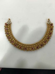 Gold Necklace Designs Latest, Diy Necklace Ideas, Make Your Own Necklace, Bridal Jewelery, Antique Necklaces Design, Diy Necklaces, Beautiful Gold Necklaces