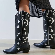 Black Leather Cowboy Boots With White Moons & Stars Brand New || Never Worn || Only Tried On || Size Us10 Cowboy Boots With Stars, Black And White Cowgirl Boots, Black And White Cowboy Boots, Glitter Cowboy Boots, Star Cowboy Boots, Winter Cowgirl, Western Shoot, Cosmic Cowgirl, One Woman Show