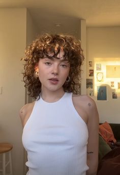 Female Mullet Wavy Hair, Thinned Out Curly Hair, Queer Curly Hairstyles, Shag Hairstyle Curly Hair, Layered Bangs Curly Hair, Wolfcut Curly Hair Short 3b, Shaggy Perm Short Hair