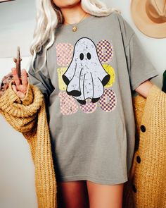 Vintage Crew Neck Halloween Tops, Retro Halloween Short Sleeve Tops, Casual Graphic Print Top For Costume Party, Vintage Crew Neck Tops For Halloween, Grunge Crew Neck Shirt For Halloween, Halloween Graphic Tee Shirt, Halloween Grunge Cotton Shirt, Grunge Cotton Shirt For Halloween, Grunge Cotton Halloween Shirt