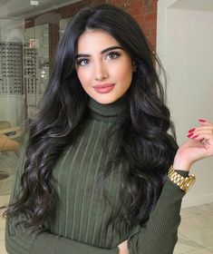 Spanish Woman, Most Beautiful Eyes, Curly Hair Wig, Hair Advice, Blonde Wig, Jolie Photo, Platinum Blonde, Beautiful Eyes, Look Fashion