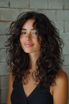 Collarbone Length Curly Hair With Layers, Curly Wavy Medium Length Hair, Face Framing Layers 2c Hair, Long Face Framing Curly Hair, Loose Curl Haircut, Long Bangs With Curly Hair, Naturally Curly Hair Curtain Bangs, Choppy Layers For Curly Hair, Wavy Hair With Short Layers