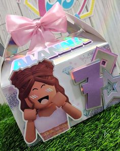 Perfect Roblox Girl Favor boxes for your guests❤ BoxDimension: Length: 3 1/2" Width: 6 1/2" Height: 6 1/4" . You can personalize the name and age on your favor box. . The front label of the box has some 3d parts. . Card stock color may change slightly due to availability, but I will try to get closer to the color of the theme. **Feel free to contact me with any special request  SPANISH SPOKEN:) >COPYRIGHT DISCLAIMER< In purchasing this item, you are paying for my time, labor and creativity only. Roblox Party Favors Ideas, 7th Birthday Theme, Roblox Party Favors, Roblox Birthday Party Ideas, Roblox Party, Roblox Birthday, Barbie Box, 9th Birthday Parties, Gable Boxes