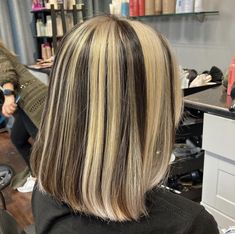 Brown And Blond Streaks, Colour Correction Hair, Blonde Hair With Black Streaks, Short Skunk Hair, Skunk Hair Short, 2000s Highlights Hair, Black Hair Blonde Tips, 90s Highlights Hair, Skunk Hair