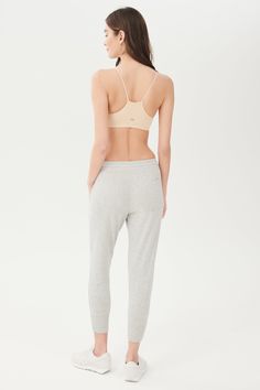 An easy to wear seamless bra designed to go from gym to everyday...seamlessly. Chafe-free fabric lets you move with easy and layers beautifully under any top. BEST FOR: running, yoga, crossfit, barre, pilates, spin class or gym workouts. Model is 5'10" and wears a size XS/S. Barre Pilates, Running Yoga, Spin Class, Seamless Sports Bra, Seamless Bra, Free Fabric, Crossfit, Gym Workouts, Pilates