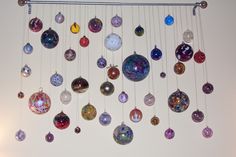 there are many ornaments hanging on the wall