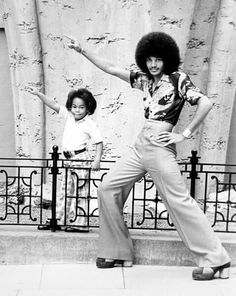 . Soul Train Dancers, Soul Train, Vintage Black Glamour, 70s Disco, Let's Dance, Just Dance, Black Culture, White Photo, 70s Fashion