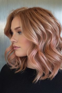 Ready for a total hair transformation? Platinum blonde is the way to go! Get the ultimate guide to rocking this bold shade. Click to see the best before-and-after results! Low Maintenance Blonde Hair, Rose Blonde Hair, Rose Gold Hair Blonde, Rose Gold Blonde, Rose Blonde, Buttery Blonde, Blonde Pink, Hair Color Rose Gold, Cool Blonde Hair