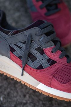 The GEL-LYTE™ III OG sneaker emerges once again with its original shape and tooling that it featured in the early 1990s. Designed by Shigeyuki Mitsui in 1990, the GEL-LYTE™ III silhouette retains its iconic split-tongue formation. It was a feature that initially debuted on the GEL-LD RACER™ shoe. Meanwhile, key components, like its signature GEL® technology unit in the midsole, provide everyday comfort. Style #: 1201A686.600 Grey Shoes Outfit Men, Split Tongue, Comfortable Work Shoes, Asics Gel Lyte Iii, Shoe Storage Solutions, Creative Shoes, Asics Gel Lyte, Gel Lyte, Asics Men