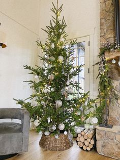 a decorated christmas tree in a living room