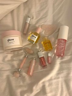 Gisou & OLAPLEX- Honey Infused Cleanse & Care Routine Hair Set Shower Skin Care, Pretty Skin Care, Skin Care Items, Pretty Skin, Body Skin Care Routine, Healthy Skin Care, روتين العناية بالبشرة, Beauty Skin Care Routine, Skin Care Essentials