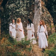 1910s Aesthetic, Era Victoria, Picnic At Hanging Rock, Shot Film, Hanging Rock, Fashion Design Portfolio, The Grove, White Dresses, Vintage Aesthetic