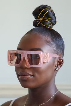 Luxe Babe you need these glasses to finish your look! Add the luxe vibes to each outfit featuring a square frame &gold accents. Lux Fashion, Lil Black, Pink Eye, Eye Frames, Frame Collection, Fashion Wishlist, Eyewear Fashion, Square Frame, Luxe Fashion