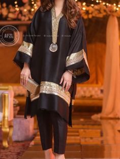 Winter Suits Design For Women, Latest Winter Fashion, Winter Fashion Trends, Fashion Staples, Velvet Dress Designs, Mode Kimono, Latest Dress Design, Pakistani Fashion Casual, Pakistani Dresses Casual