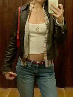 Red Scarf Outfit Aesthetic, Outfits Aesthetic Leather Jacket, Moto Leather Jacket Outfit, Scarf Outfit Aesthetic, Cute Outfit Winter, Red Scarf Outfit, Aesthetic Leather Jacket, Cute Winter Fits, Necklace Scarf