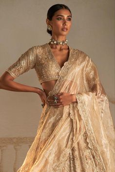 Gazal Gupta Lehenga, Gold Wedding Lehenga, Gold Lehenga Bridal, Tissue Lehenga, Golden Blouse Designs, Saree Aesthetic, Golden Lehenga, Diwali Outfit, Gold Saree