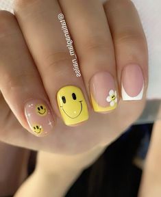 Multicoloured Nails, Summer Nails Short, Short Nail Ideas, Trendy Summer Nails, Beachy Nails, Art Deco Nails, Broken Nails, Simple Gel Nails, Summery Nails