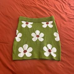 Sweater Land Knit Flower Mini Skirt Size Small/Medium Only Worn Once And In Great Condition! I Purchased This Brand New At A Vintage Boutique Knitted Flowers, Knit Skirt, Vintage Boutique, Sweater Skirt, Women's Sweater, Mini Skirt, Womens Skirt, Sweaters For Women, Mini Skirts