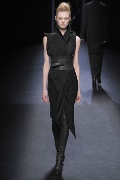 Gothic Ephemera, Futuristic Clothing, Dress Leather, Year One, Haider Ackermann, Mode Casual, Mode Inspo, Wide Belt