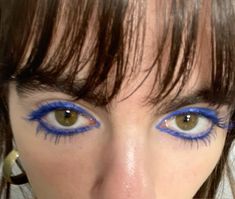 Blue makeup Blue eyliner Blue mascara Amsterdam Autumn, Mascara Bleu, Funky Makeup, Blue Mascara, Blue Eyeliner, Swag Makeup, Face Beat, Ethereal Makeup, Dope Makeup