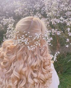 Traditional Femininity, Earth Aesthetic, Blonde Aesthetic, Fairytale Aesthetic, Cottage Aesthetic, Flowers In Her Hair, Spotify Covers, Princess Core, Winter Inspired