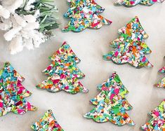 there are many decorated cookies in the shape of christmas trees