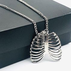 Skeleton Ribs Necklace, Silver Plated, Skeleton Jewelry, Halloween, Gotic, Body Parts, Gift İdeas Heart Rib Cage Necklace, Skeleton Chest Jewelry, Skeleton Ribs, Skeleton Jewelry, Parties Du Corps, Jewelry Halloween, Necklace Silver, Silver Necklaces, Skeleton