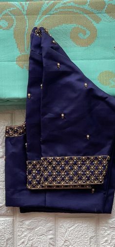 Blouse Design Bridal, Simple Aari Work Blouse Design, Simple Aari Work Blouse, Simple Aari Work, Blouse Designs Aari Work, Aari Work Blouse Design, Blouse Maggam Work, Blue Blouse Designs, Boat Neck Blouse Design