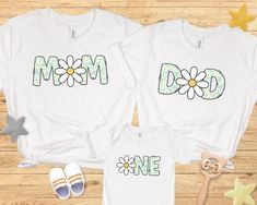 Looking for matching family shirts for a daisy themed first birthday party. These cute shirts are perfect for a Daisy birthday party for a little girl turning 1. Daisy Birthday shirt, Daisy One shirt, Retro Daisy First Birthday Family Matching shirts, 1st Birthday Party, 1st birthday shirt, Daisy Mom ⭐️HOW TO ORDER⭐️ Select your quantity of shirts in the specific colour/size and click "ADD TO BASKET"   Repeat as needed by returning to the listing button to add more shirts. Proceed to Checkout  P Cute White T-shirt For Family Events, White Cute T-shirt For Family Events, Personalized White Top For Spring, Green Cotton T-shirt For First Birthday, Spring Family Matching Personalized T-shirt, Daisy First Birthday, Daisy Birthday Party, Baby First Birthday Themes, 1st Birthday Shirt