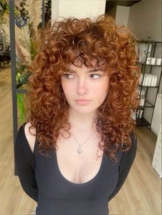 Rock And Roll Hair Color, Layered Chunky Curls With Bangs, Cowboy Copper Curly Hair, Curly Hair Colour Ideas, Curly Hair Shag Haircut, Shag Curly Hair, Curly Hair Cuts With Layers And Bangs, Long Curly Shag Haircut, Curly Hair Shag