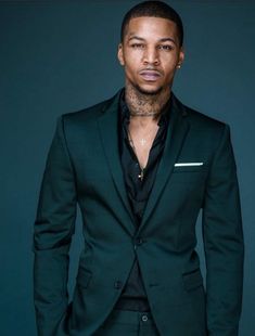 New Crush, Foto Portrait, Black Men Fashion Casual, Dress Suits For Men, Designer Suits For Men, Green Suit