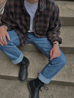 Mens Fall Outfits Sweaters, Clothing Men Aesthetic, Men Fashion Flannel, 90s Inspired Mens Fashion, Flannels Aestethic Men, Outfit Mens Aesthetic, Men Types Of Style, Hipster Man Aesthetic, Aethstetic Guy Outfits