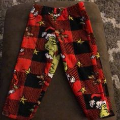 12 Months Super Soft And Warm Grinch Pants, Blue Nike Joggers, Under Armour Joggers, Under Armour Sweatpants, Girl Sweat, H&m Baby, Boy Sweatpants, Toddler Pants, Camo Joggers