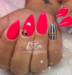 Natural Nails With Red Design, Short Pointy Nails Designs, Short Steletoes Nails, Gold And Blue Nails Design, Autumn Pink Nails, Pointy Nails Short, Pointy Nails Designs, Short Coffin Nail Ideas, Shalac Nails