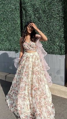 Floral Lengha Choli, Casual Lehenga Outfit, Lengha Outfit Ideas, Lehenga For Cousin's Wedding, Ghagra Choli Aesthetic, Simple Lehenga Choli For Teens, Bridesmaid Lehenga Sisters Simple, Best Lengha Designs, Bridesmaid Outfit For Engagement