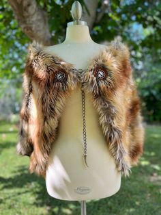 Viking fur Mantle. #54 Viking Brown Faux Fur. Gunmetal Silver Hardware. Viking Wedding. unisex. Size Large. Floki.Adjustable. READY TO SHIP. More like this : https://www.etsy.com/listing/1461504311/viking-fur-mantle-59-viking-brown-faux These mantles are Unisex and adjustable PLEASE NOTE: this one is longer for more coverage and warmth.  Mantle dimensions: Size.: large *Shoulder Width : 40"  *Back: 21" long along the back With of adjustable chain-Max capacity 48" around the shoulders. I cut thes Viking Fur Mantle, Heathen Wedding, Fur Mantle, Viking Halloween Costume, Viking Cosplay, Pagan Wedding, Viking Wedding, Viking Costume, Viking Helmet