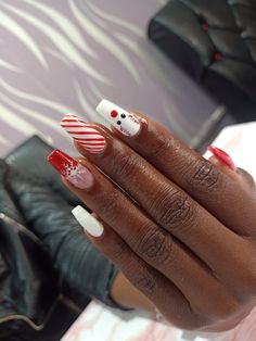 Medium Coffin Christmas Nails, Medium Length Nails Christmas, Christmas Full Set Nails, Christmas Nail Designs Black Women, Christmas Nail Designs Medium Length, Christmas Nails For Black Women, Black And Nails White, Christmas Nails Sns Powder, Xmas Nails Black