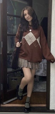 Women's Street Style, Dark Academia Outfits, Academia Outfits, Dark Academia Fashion, Academia Fashion, Brown Outfit, Street Style Fashion, Swaggy Outfits, Fashion Pieces