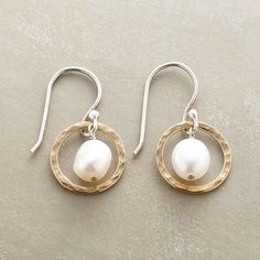 PEARLS IN HOOPS EARRINGS Hoops Earrings, Earring Ideas, Jewelry To Make, Shiny Things, Stylish Jewelry