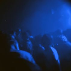 Club disco indie blue people music dance techno rave vibe vibes photo Dark Blue Club Aesthetic, Blue Rave Aesthetic, Blue Club Aesthetic, Blue Party Aesthetic, Rave Dancing, Vibe People, Rave Aesthetic, Blues Dance, Indie Dance