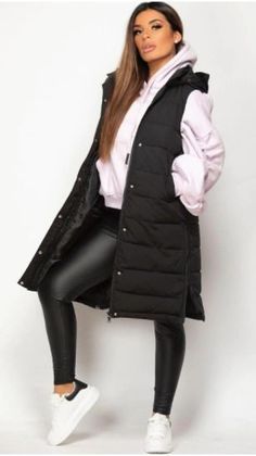 Long Puffer Vest Outfit, Gilet Outfit Women, Long Vest Outfit, Black Vest Outfit, Gilet Outfit, Long Gilet, Puffer Vest Outfit, Vest Outfits For Women, Hooded Gilet