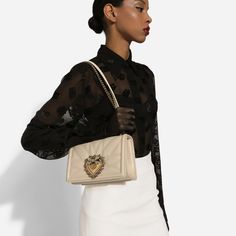 This medium Devotion bag comes in quilted nappa leather. It features the exclusive bejeweled heart fastening with vintage gold finish and the shoulder strap inspired by the techniques of high-quality jewelers. Fall Makeup Looks, Metallic Flats, Pearl Inlay, Stefano Gabbana, Athleisure Outfits, Nappa Leather, White Bag, Leather Handle, Shoulder Bag Women