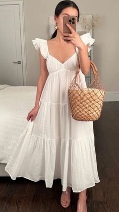 White Jean Outfits Summer, Summer 2024 Dress Trends, Boho Outfits 2024, Romantic Aesthetic Outfit, Spring Maxi Dress Outfit, Dress Design For Women, Modest Summer Dress, Silk Dress Design, Fall Fashion Looks