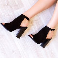 null Hak Tinggi, Black Chunky Heels, Summer Boots, Mode Inspo, Crazy Shoes, Pretty Shoes, Dream Shoes, Shoe Lover, Shoe Obsession